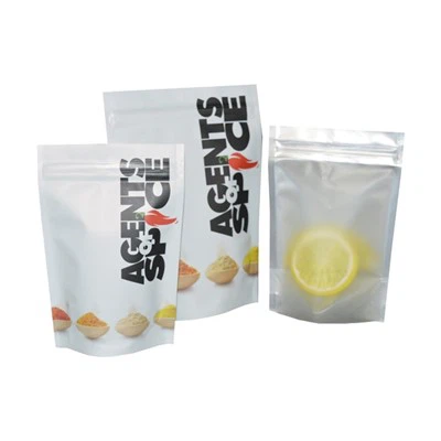 میوه های خشک با ziplock کیسه ایستاده اند